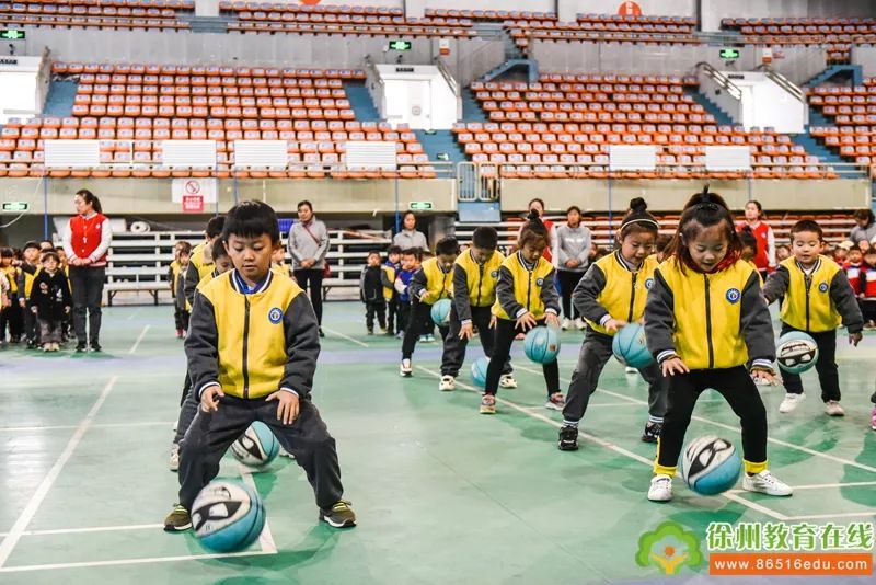  篮球公益行动开展，山区孩子收获梦想球鞋