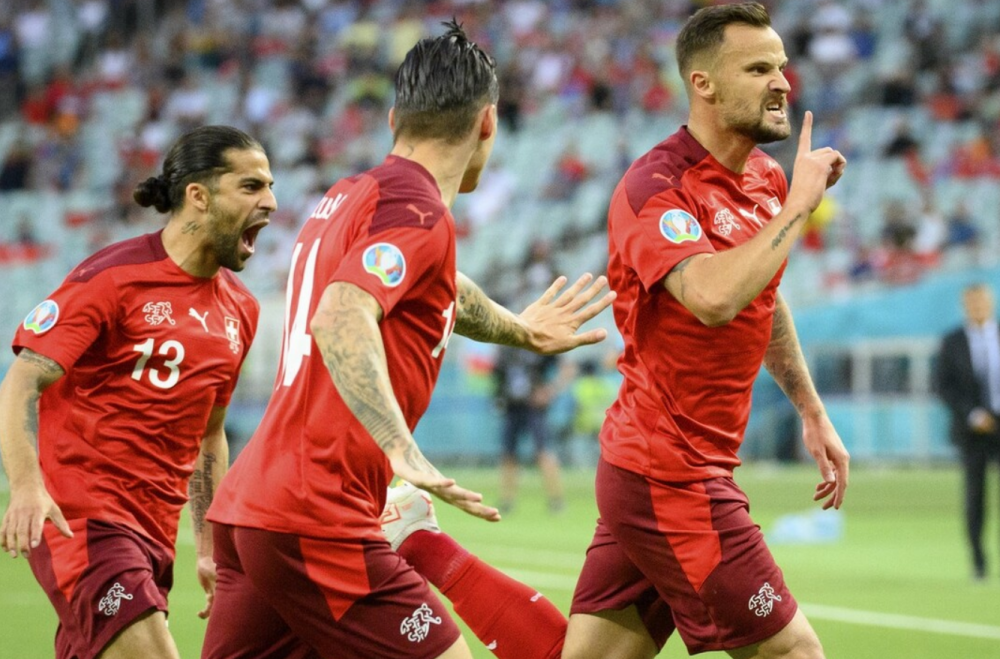  哈兰德帽子戏法助球队晋级决赛