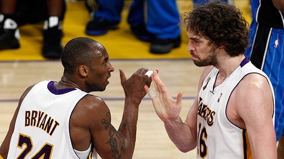  保罗双打搭档默契配合勇夺冠军