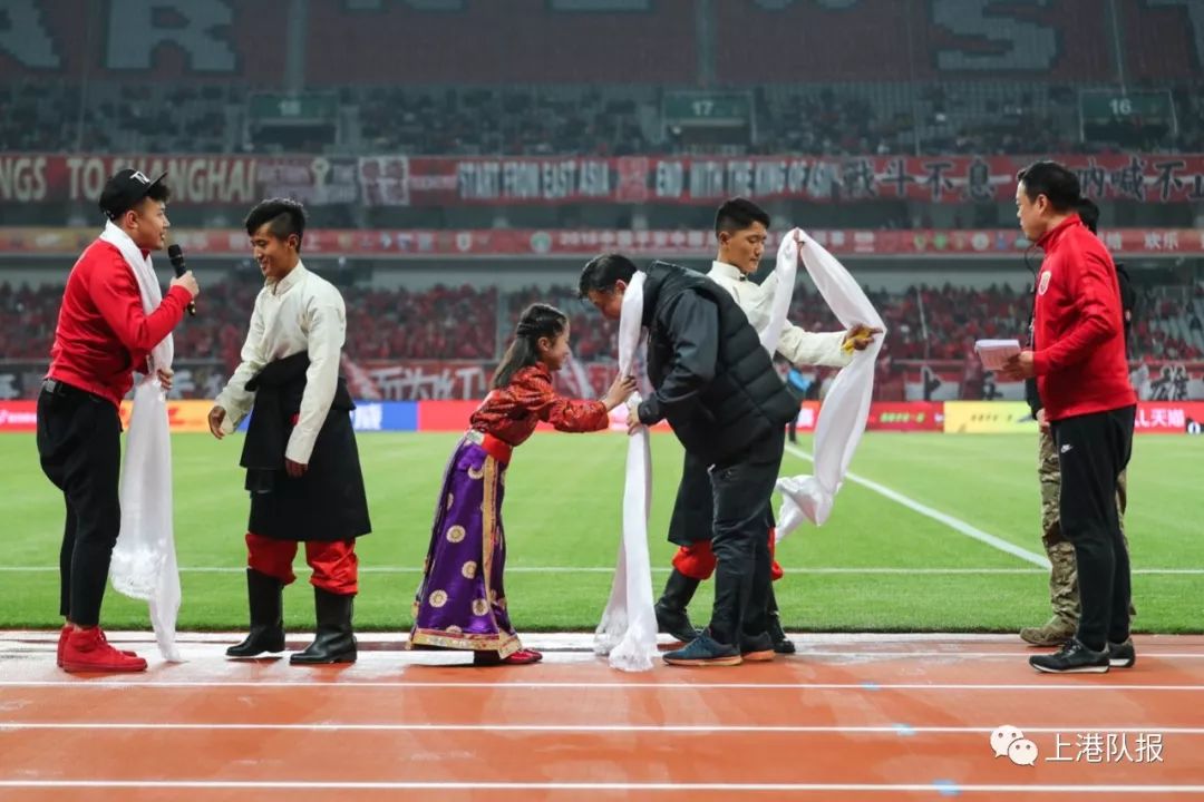  足球公益项目下乡，留守儿童圆梦球场  