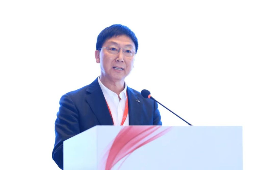  国际邀请赛硝烟四起，中外顶尖选手激烈交锋  