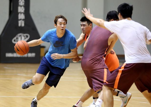  山东高速全员皆兵，团队篮球击溃广东队