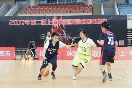  女篮姑娘们勇夺联赛冠军创佳绩