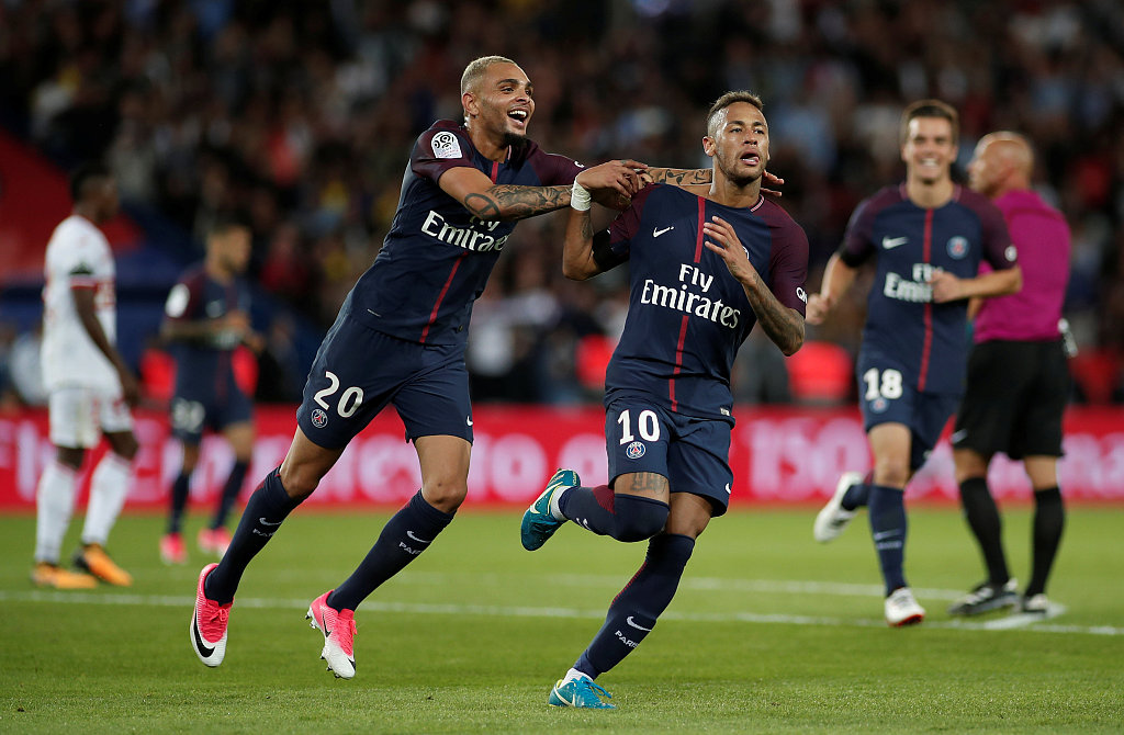  巴黎圣日耳曼主场大胜登顶