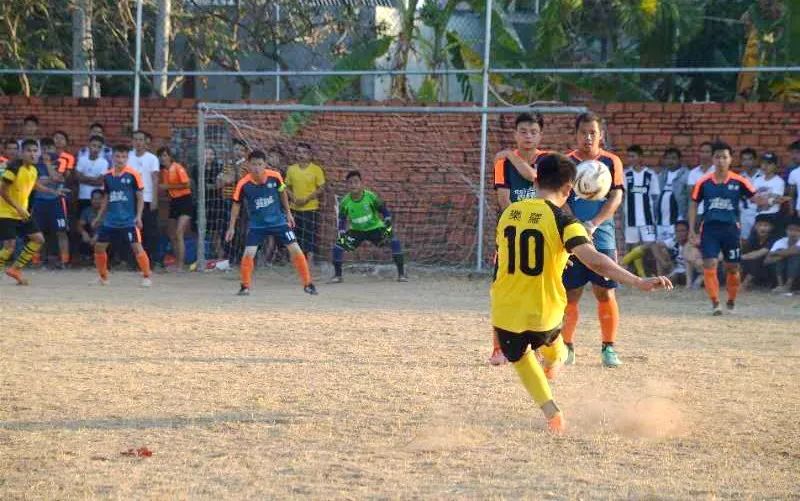  隆德罗草地滑步，女王杯半决赛惊艳全场观众