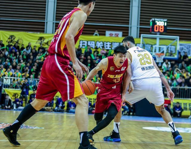  广州龙狮防守反击，爆冷击败浙江广厦队