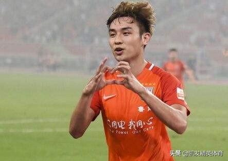  乌拉圭锋霸苏亚雷斯独中三元助球队大胜对手