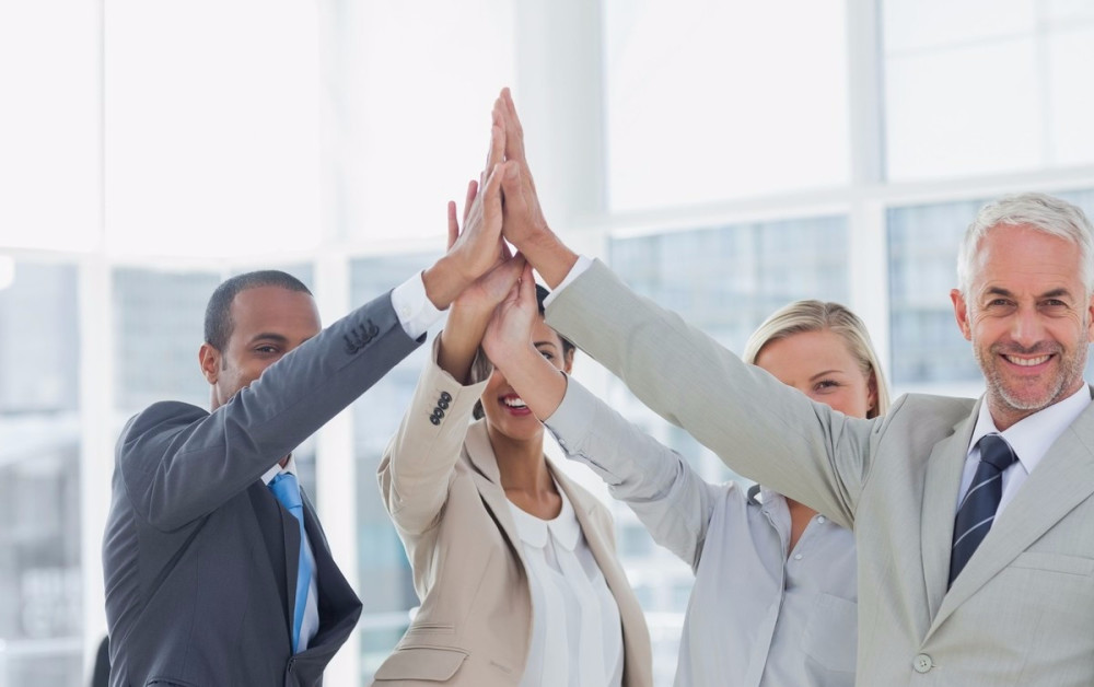  更衣室团结如一人，团队精神铸就钢铁之师