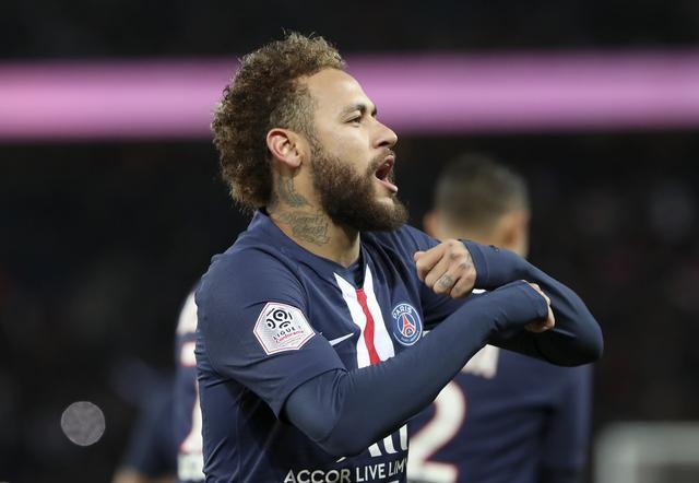  莱巴金娜发球上网战术制霸赛场